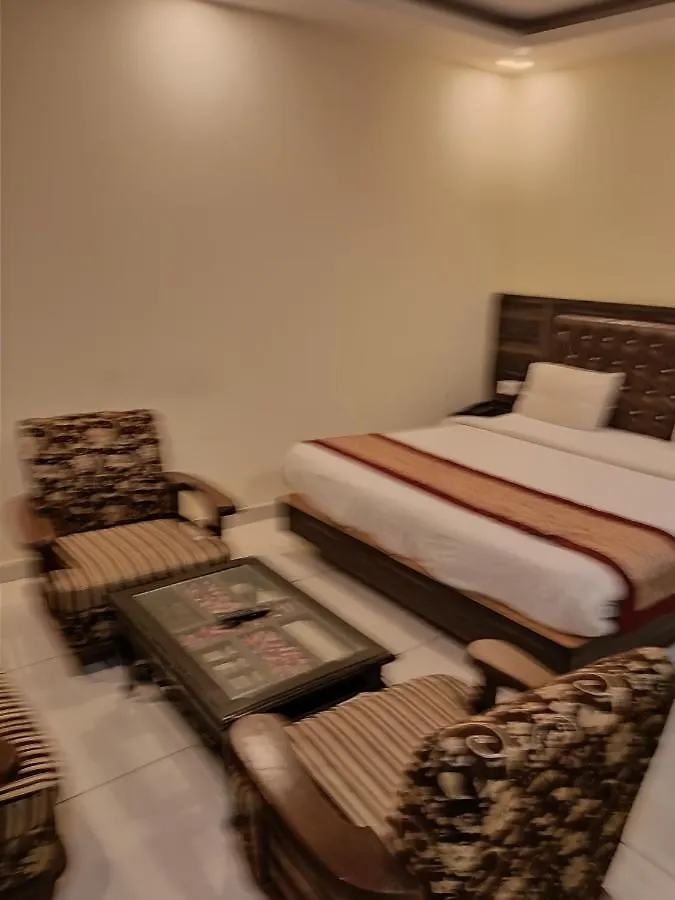 Airport Hotel Breeze New Delhi 4*,
