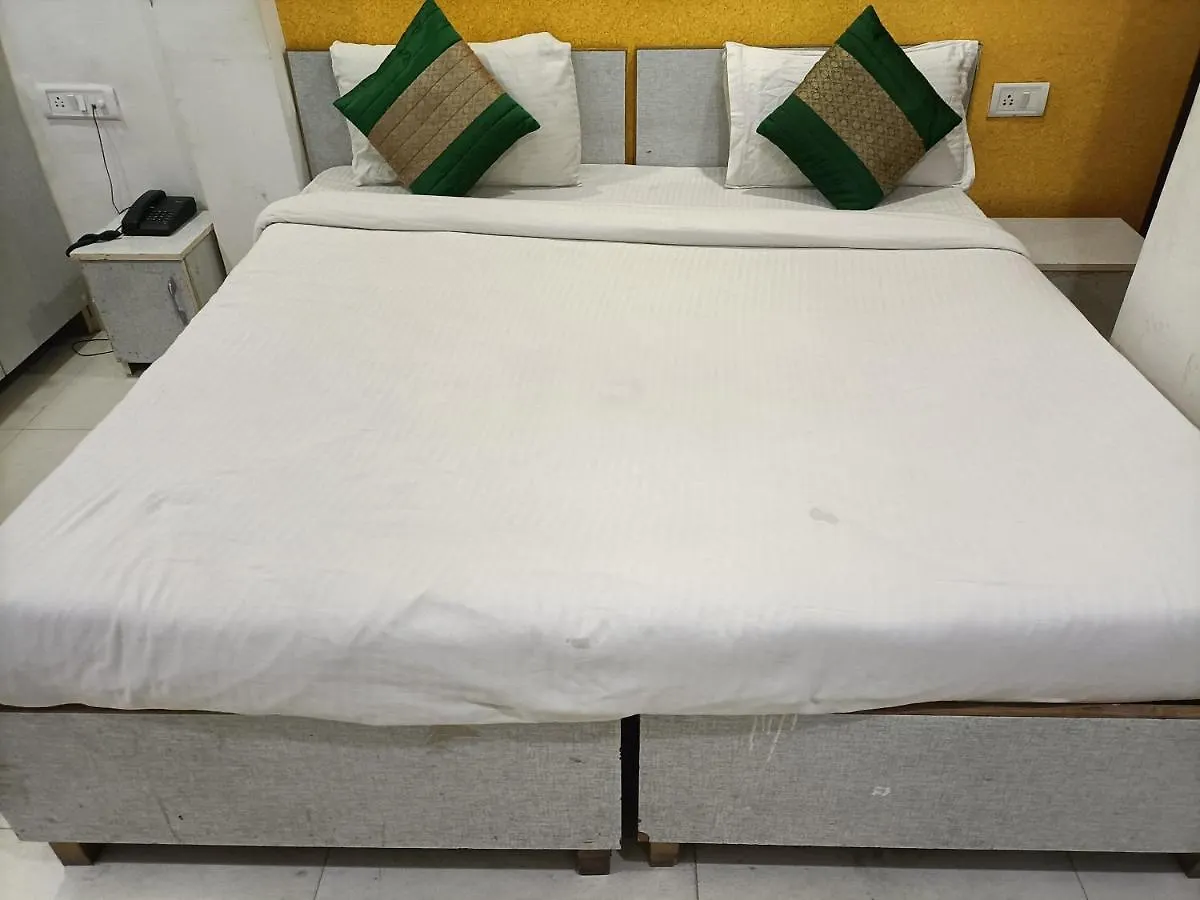 Airport Hotel Breeze New Delhi